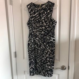 Calvin Klein Black and White Geo-print Sleeveless Sheath Dress Sz 10